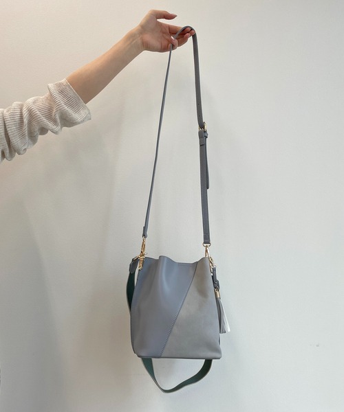 CAPRICIEUX LE'MAGE（カプリシューレマージュ）の「異素材コンビショルダーバッグ（ショルダーバッグ・レディース・ベージュ/ブルー/キャメル・ONE SIZE）」の4枚目の写真