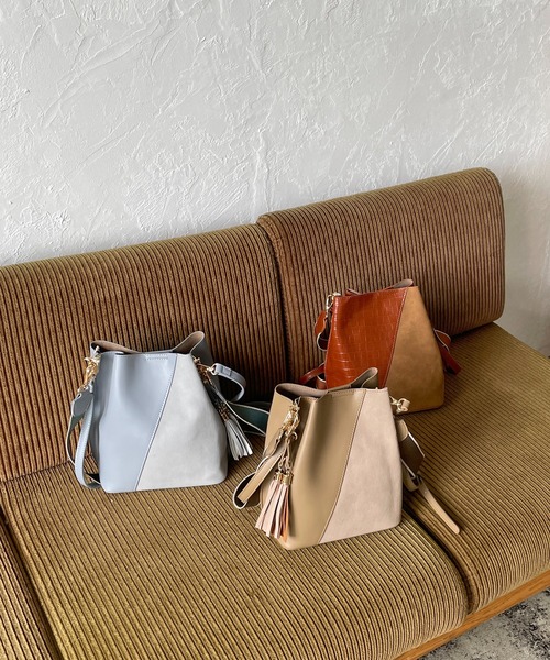 CAPRICIEUX LE'MAGE（カプリシューレマージュ）の「異素材コンビショルダーバッグ（ショルダーバッグ・レディース・ベージュ/ブルー/キャメル・ONE SIZE）」の15枚目の写真