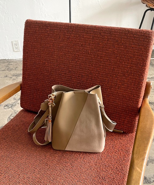 CAPRICIEUX LE'MAGE（カプリシューレマージュ）の「異素材コンビショルダーバッグ（ショルダーバッグ・レディース・ベージュ/ブルー/キャメル・ONE SIZE）」の16枚目の写真