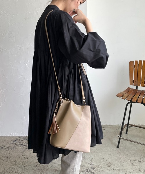 CAPRICIEUX LE'MAGE（カプリシューレマージュ）の「異素材コンビショルダーバッグ（ショルダーバッグ・レディース・ベージュ/ブルー/キャメル・ONE SIZE）」の18枚目の写真