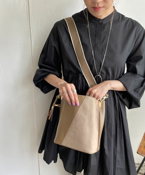 CAPRICIEUX LE'MAGE（カプリシューレマージュ）の「異素材コンビショルダーバッグ（ショルダーバッグ・レディース・ベージュ/ブルー/キャメル・ONE SIZE）」の19枚目の写真