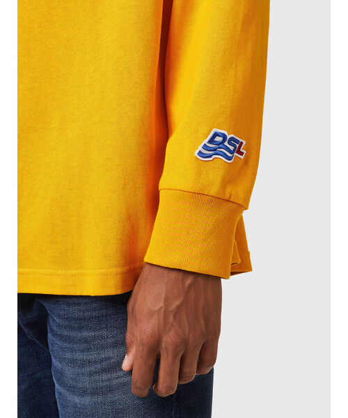 DIESEL(ディーゼル)の「メンズ ロングスリーブ カットソー レギュラーフィット(Tシャツ/カットソー・メンズ・イエロー/ブラック/オレンジ/ブルー・LARGE/MEDIUM/XX-LARGE/SMALL/X-SMALL/X-LARGE/XXX-LARGE)」の8枚目の写真