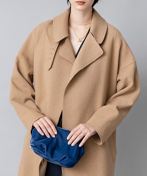 Casselini（キャセリーニ）の「LE VERNIS(ル・ベルニ)ベルベットリンクルクラッチ（ショルダーバッグ・レディース・ブラック/ブルー・FREE）」の18枚目の写真