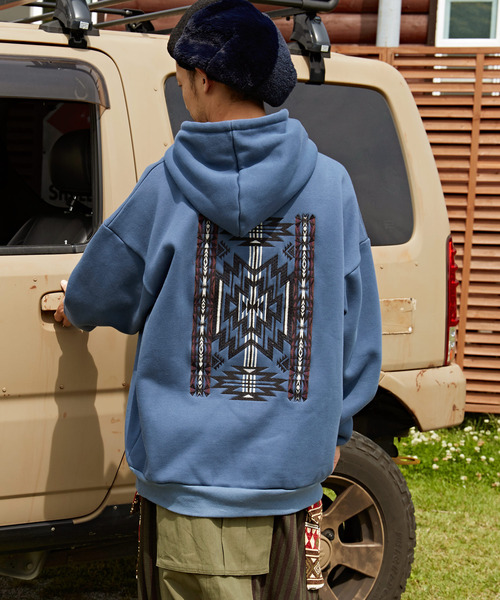 チャイハネ（チャイハネ）の「【チャイハネ】ネイティブ柄刺繍MEN'Sフードトップス（パーカー・メンズ・ホワイト/パープル/ブルー・FREE）」の2枚目の写真