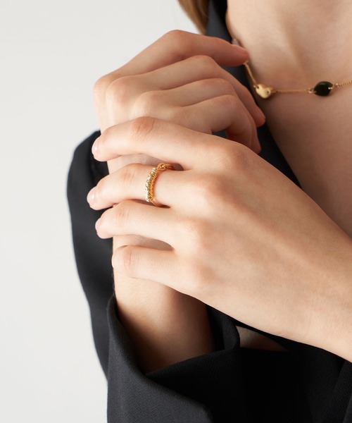 CHARLES & KEITH(チャールズ & キース)の「ツイストリング / Twist Ring(リング・レディース・ゴールド系その他2・S/M)」の7枚目の写真