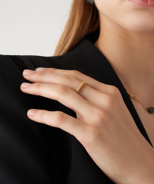 CHARLES & KEITH(チャールズ & キース)の「ツイストリング / Twist Ring(リング・レディース・ゴールド系その他2・S/M)」の4枚目の写真