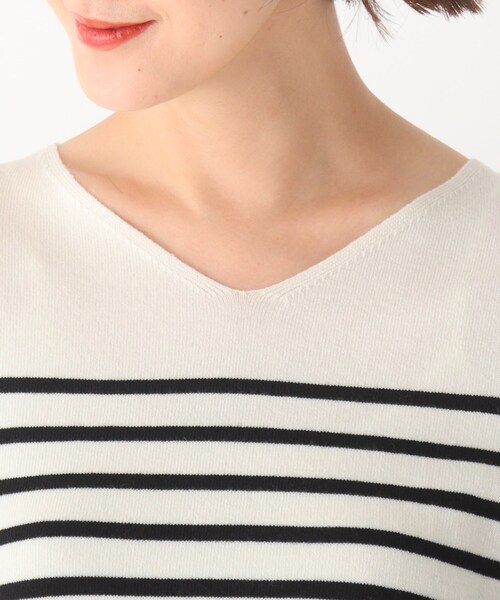 AG by aquagirl（エージーバイアクアガール）の「◆DERBY Vネックドルマンニット【WEB限定サイズ】（ニット/セーター・レディース・ホワイト系/ホワイト系その他3/オレンジ/レモンイエロー/ブラック/ライトグレー・38/36/40）」の10枚目の写真