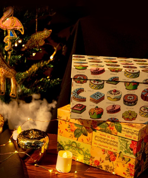 MILLION CARATS（ミリオンカラッツ）の「【GIFT】-ROSSI-イタリアンペーパー ギフトボックス(250×150×125)（ラッピングキット・レディース・レッド/オフホワイト/ピンク/ホワイト系その他/ホワイト・FREE）」の4枚目の写真