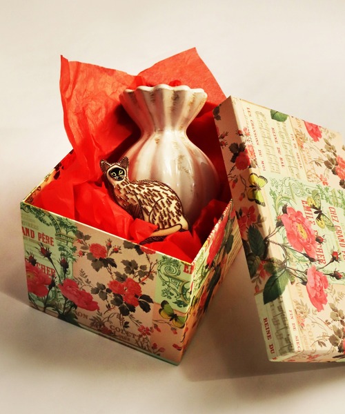 MILLION CARATS（ミリオンカラッツ）の「【GIFT】-ROSSI-イタリアンペーパー ギフトボックス(250×150×125)（ラッピングキット・レディース・レッド/オフホワイト/ピンク/ホワイト系その他/ホワイト・FREE）」の5枚目の写真