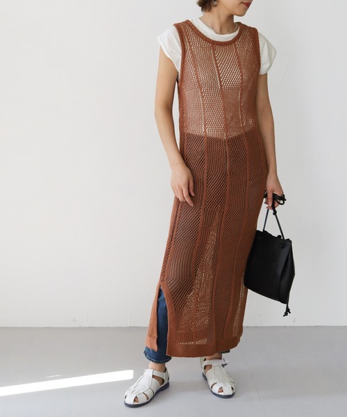 HER CLOSET(ハークローゼット)の「【shemoshelly】チェックメッシュ透かし編みニットベストワンピース(ワンピース・レディース・ブラック/アイボリー/ライトカーキ/テラコッタ・M)」の3枚目の写真