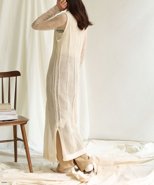 HER CLOSET(ハークローゼット)の「【shemoshelly】チェックメッシュ透かし編みニットベストワンピース(ワンピース・レディース・ブラック/アイボリー/ライトカーキ/テラコッタ・M)」の5枚目の写真