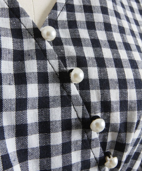 tocco closet（トッコ　クローゼット）の「ウエストりぼん付きパール釦ギンガムチェックカシュクールシャツワンピース（ワンピース・レディース・ネイビー/ブラック・M）」の19枚目の写真