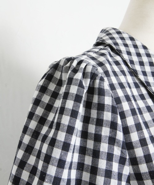 tocco closet（トッコ　クローゼット）の「ウエストりぼん付きパール釦ギンガムチェックカシュクールシャツワンピース（ワンピース・レディース・ネイビー/ブラック・M）」の21枚目の写真