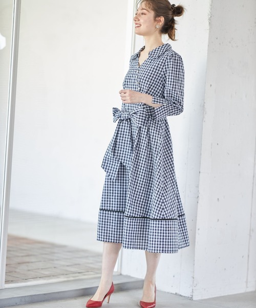 tocco closet（トッコ　クローゼット）の「ウエストりぼん付きパール釦ギンガムチェックカシュクールシャツワンピース（ワンピース・レディース・ネイビー/ブラック・M）」の12枚目の写真