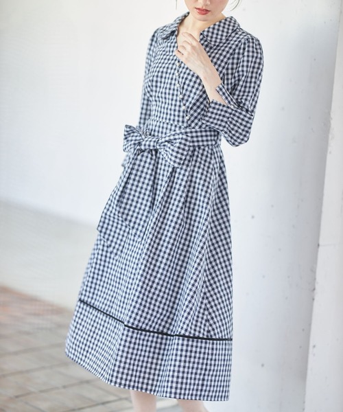 tocco closet（トッコ　クローゼット）の「ウエストりぼん付きパール釦ギンガムチェックカシュクールシャツワンピース（ワンピース・レディース・ネイビー/ブラック・M）」の9枚目の写真