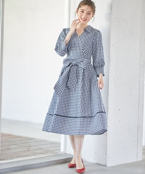 tocco closet（トッコ　クローゼット）の「ウエストりぼん付きパール釦ギンガムチェックカシュクールシャツワンピース（ワンピース・レディース・ネイビー/ブラック・M）」の8枚目の写真