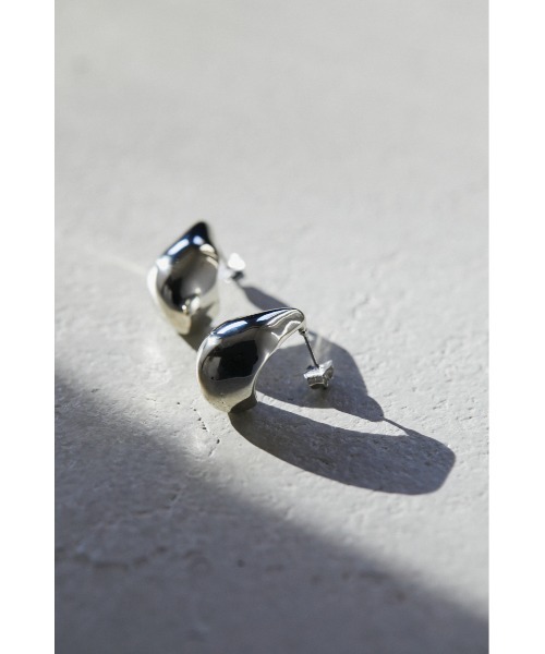 STYLEMIXER（スタイルミキサー）の「ドロップハーフピアス（ピアス（両耳用）・レディース・シルバー/ゴールド・FREE）」の4枚目の写真