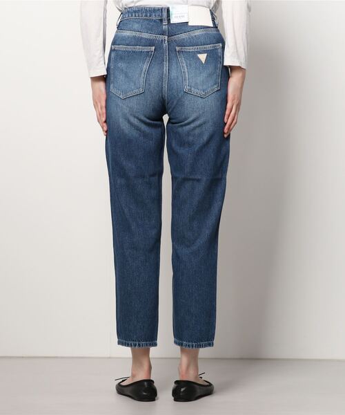 Guess(ゲス)の「Relaxed Fit Mom Denim Pants(デニムパンツ・レディース・インディゴブルー・25inch/26inch/27inch/24inch)」の6枚目の写真