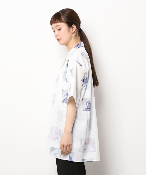 ANDGEEBEE（アンジービー）の「UNISEX 総柄フォトシャツ（シャツ/ブラウス・レディース・ホワイト・MEDIUM）」の4枚目の写真