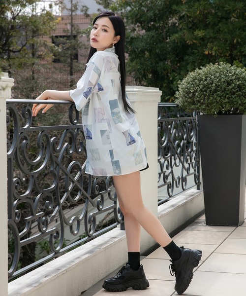 ANDGEEBEE（アンジービー）の「UNISEX 総柄フォトシャツ（シャツ/ブラウス・レディース・ホワイト・MEDIUM）」の9枚目の写真