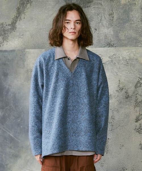 CASPER JOHN(キャスパージョン)の「Boucle V-neck sweat/ブークレVネックスウェット(スウェット・メンズ・ブラウン/ブラック/ブルー・SMALL/MEDIUM/LARGE)」の3枚目の写真