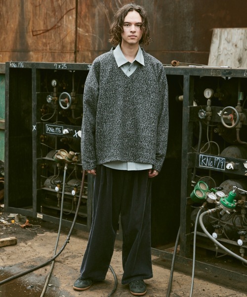 CASPER JOHN(キャスパージョン)の「Boucle V-neck sweat/ブークレVネックスウェット(スウェット・メンズ・ブラウン/ブラック/ブルー・SMALL/MEDIUM/LARGE)」の4枚目の写真