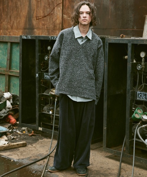 CASPER JOHN(キャスパージョン)の「Boucle V-neck sweat/ブークレVネックスウェット(スウェット・メンズ・ブラウン/ブラック/ブルー・SMALL/MEDIUM/LARGE)」の5枚目の写真