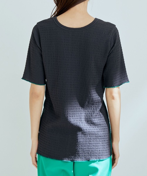 vis-`a-vis（ビサビ）の「【WEB限定】前後２WAY配色メロウスリットフクレジャガードプルオーバー（Tシャツ/カットソー・レディース・ピンク系その他/スミクロ/キナリ・FREE）」の6枚目の写真