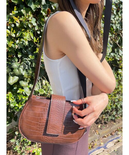 EMODA(エモダ)の「オーバルショルダーバッグ(ハンドバッグ・レディース・ブラック/ブラウン/ブルー・FREE)」の1枚目の写真