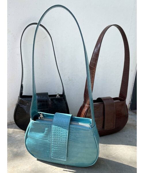 EMODA(エモダ)の「オーバルショルダーバッグ(ハンドバッグ・レディース・ブラック/ブラウン/ブルー・FREE)」の4枚目の写真