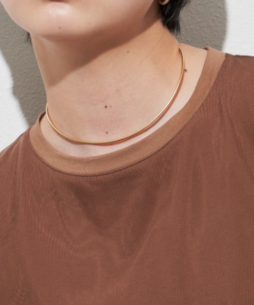Aunt Marie's（アントマリーズ）の「シンプルラインラウンドチョーカー / ネックカフ（チョーカー・レディース・ゴールド/シルバー・FREE）」の5枚目の写真