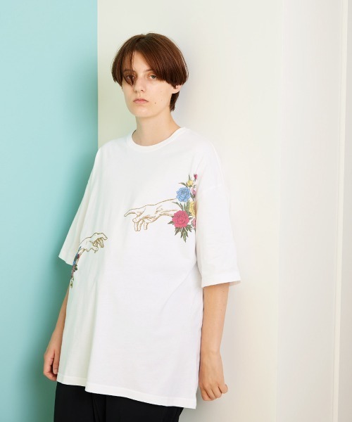 rehacer(レアセル)の「rehacer : The creation of Adam on Wide Body / ザ クリエーション オブ アダム オン ワイド ボディ(Tシャツ/カットソー・メンズ・ホワイト/ブラック・LARGE/X-LARGE/SMALL/MEDIUM)」の6枚目の写真