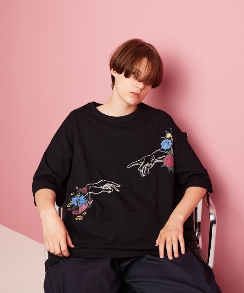 rehacer(レアセル)の「rehacer : The creation of Adam on Wide Body / ザ クリエーション オブ アダム オン ワイド ボディ(Tシャツ/カットソー・メンズ・ホワイト/ブラック・LARGE/X-LARGE/SMALL/MEDIUM)」の4枚目の写真