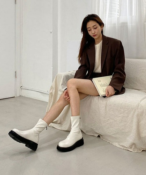 .KOM（ドットコム）の「A'GEM/9 × .kom『.kom/ドットケーオーエム』フェイクレザー バックジップエンジニアブーツ（ブーツ・レディース・ホワイト/ブラック・23.0cm/23.5㎝/22.5㎝/24.0cm/24.5㎝）」の13枚目の写真