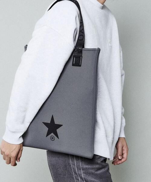 CONVERSE TOKYO（コンバーストウキョウ）の「ネオロゴ プレンスクエアトートバッグ（トートバッグ・レディース・ベージュ/ブラック/グレー・FREE）」の3枚目の写真