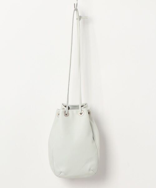 hobo(ホーボー)の「【hobo】DRAWSTRING POUCH COW LEATHER(ハンドバッグ・メンズ・ホワイト・FREE)」の4枚目の写真
