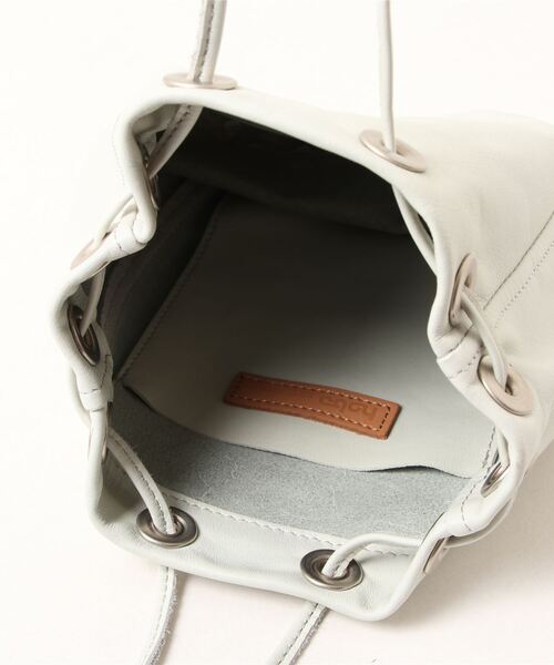 hobo(ホーボー)の「【hobo】DRAWSTRING POUCH COW LEATHER(ハンドバッグ・メンズ・ホワイト・FREE)」の3枚目の写真