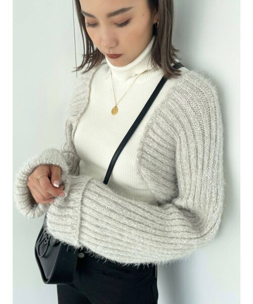 EMODA(エモダ)の「ドッキングスリーブボレロニット(ニット/セーター・レディース・アイボリー/グレー/ブラック・FREE)」の2枚目の写真