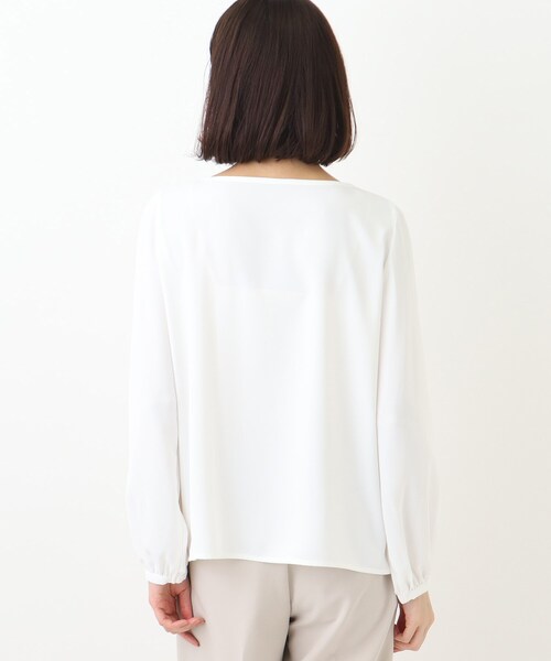 SHOO・LA・RUE（シューラルー）の「◆【S－3L】アクセ付き2WAYブラウス（シャツ/ブラウス・レディース・ホワイト系5/グレー系7/ネイビー系7/ネイビー系9/グレー系8/ホワイト系9・01/02/03/04/05）」の9枚目の写真