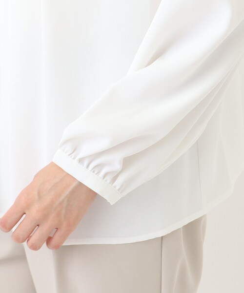SHOO・LA・RUE（シューラルー）の「◆【S－3L】アクセ付き2WAYブラウス（シャツ/ブラウス・レディース・ホワイト系5/グレー系7/ネイビー系7/ネイビー系9/グレー系8/ホワイト系9・01/02/03/04/05）」の11枚目の写真