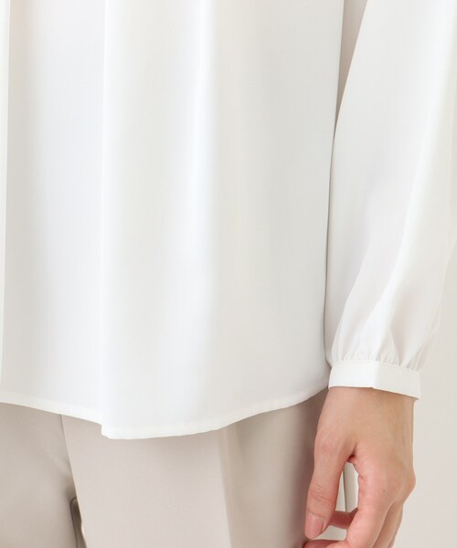 SHOO・LA・RUE（シューラルー）の「◆【S－3L】アクセ付き2WAYブラウス（シャツ/ブラウス・レディース・ホワイト系5/グレー系7/ネイビー系7/ネイビー系9/グレー系8/ホワイト系9・01/02/03/04/05）」の12枚目の写真