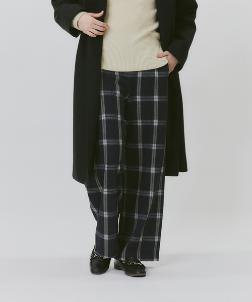 HONEYSUCKLE ROSE(ハニーサックルローズ)の「【HONEYSUCKLE ROSE】「MOCOMOCO」ワイドパンツ(スラックス・レディース・ブラック/ライトベージュ/チャコールグレー×ブラック/グリーン/ダークグレー/ブラック×グレー/ホワイト×ネイビー/ブラウン/ワイン・S/M/L)」の2枚目の写真