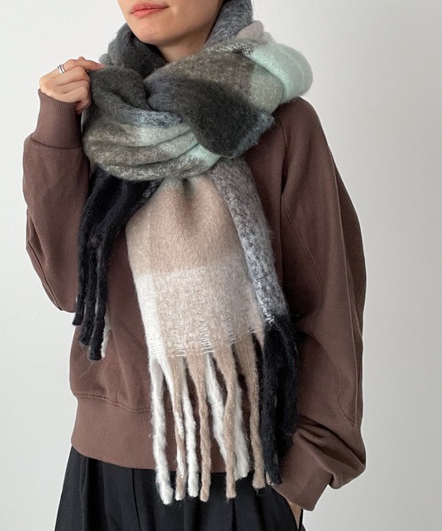 CANAL JEAN（キャナルジーン）の「El mar(エルマール) ボリュームチェックマフラー（マフラー・レディース・ブルー/グリーン系その他/キャメル/ピンク・ONE SIZE）」の2枚目の写真