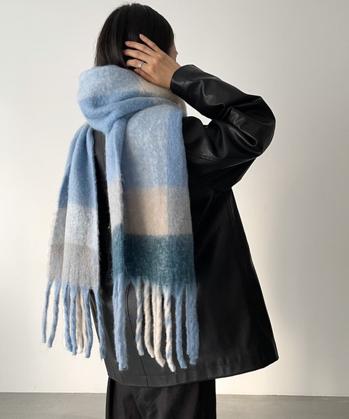 CANAL JEAN（キャナルジーン）の「El mar(エルマール) ボリュームチェックマフラー（マフラー・レディース・ブルー/グリーン系その他/キャメル/ピンク・ONE SIZE）」の3枚目の写真