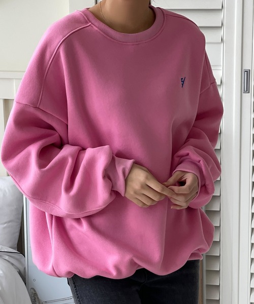 VitaFelice（ヴィータフェリーチェ）の「ワンポイント刺繍オーバーサイズ裏起毛スウェット（スウェット・レディース・ピンク/グリーン/オレンジ/ブルー/パープル・FREE）」の8枚目の写真