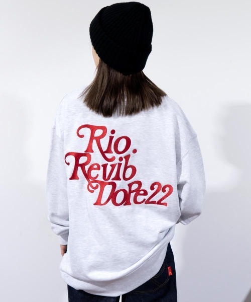 TopIsm（トップイズム）の「RIO.REVIB コラージュロゴ クルーネックスウェット（スウェット・メンズ・オフホワイト/グリーン/ブラック/杢グレー・L/M/XL）」の2枚目の写真