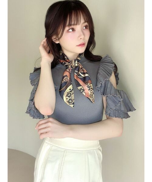 RESEXXY(リゼクシー)の「ラッフルスカーフニットトップス(ニット/セーター・レディース・ホワイト/ブラック/ベージュ/ブルー・FREE)」の6枚目の写真