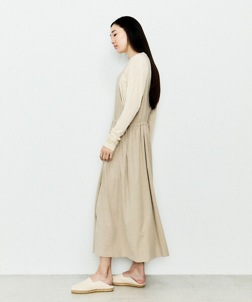 UNFIL(アンフィル)の「unfil | ローシルクジャージー ギャザーワンピース WOMEN(ワンピース・レディース・グリーン/ブラック/ベージュ・0)」の16枚目の写真