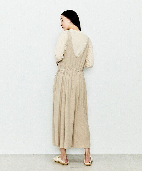 UNFIL(アンフィル)の「unfil | ローシルクジャージー ギャザーワンピース WOMEN(ワンピース・レディース・グリーン/ブラック/ベージュ・0)」の17枚目の写真