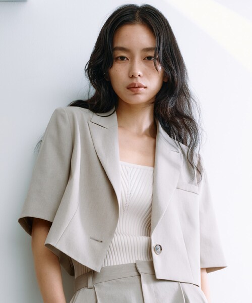 CODE A（コードエー）の「cropped jacket（テーラードジャケット・レディース・ブラック/ナチュラル/サンドベージュ・00）」の8枚目の写真